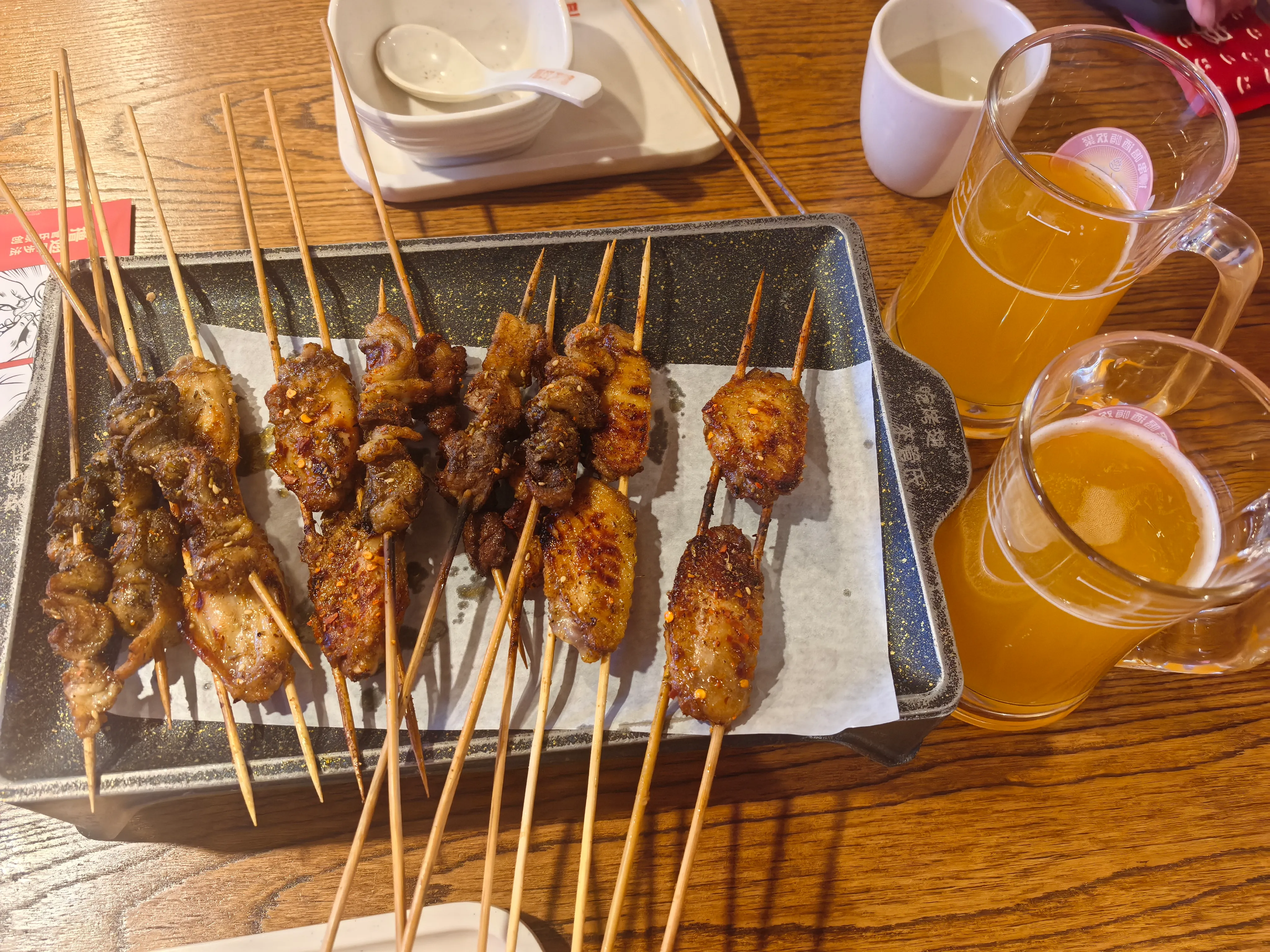 管氏翅吧的烧烤啤酒